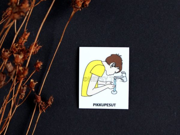 Nepsy Tips lapsen toiminnanohjauksen tukemiseen suunniteltu magneettinen kuvatukikortti Pikkupesut, joka kuuluu Aamutoimet kuvatukisarjaan. Pikkupesut kuvatukikortissa lapsi pesee kasvojaan ja hana on auki.