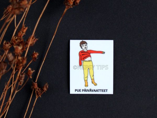 Nepsy Tips lapsen toiminnanohjauksen tukemiseen suunniteltu magneettinen kuvatukikortti Pue päivävaatteet, joka kuuluu Aamutoimet kuvatukisarjaan. Pue päivävaatteet kuvatukikortissa lapsi pukee pitkähihaista paitaa päälleen.