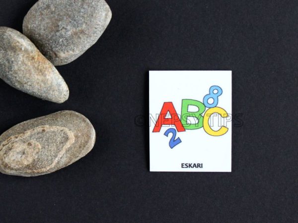 Nepsy Tips lapsen toiminnanohjauksen tukemiseen suunniteltu magneettinen kuvatukikortti Eskari, joka kuuluu Päiväjärjestys kuvatukisarjaan. Eskari kuvatukikortissa on kirjaimet A, B ja C sekä numerot 2 ja 8.