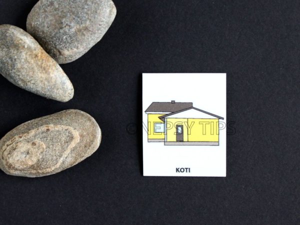 Nepsy Tips lapsen toiminnanohjauksen tukemiseen suunniteltu magneettinen kuvatukikortti Koti, joka kuuluu Päiväjärjestys kuvatukisarjaan. Koti kuvatukikortissa on keltainen omakotitalo.
