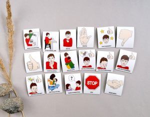 Nepsy Tips lapsen toiminnanohjauksen tukemiseen suunnitellut magneettiset kuvatukikortit Käytös kuvasarja, jossa 17 erilaista käyttäytymiseen liittyvää kuvaa.