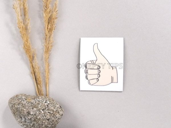 Nepsy Tips lapsen toiminnanohjauksen tukemiseen suunniteltu magneettinen kuvatukikortti Peukku ylös, joka kuuluu Käytös kuvasarjaan. Peukku ylös kuvatukikortissa on ylöspäin näyttävä peukalo.