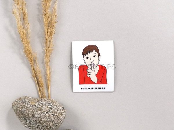 Nepsy Tips lapsen toiminnanohjauksen tukemiseen suunniteltu magneettinen kuvatukikortti Puhun hiljempaa, joka kuuluu Käytös kuvasarjaan. Puhun hiljempaa kuvatukikortissa on lapsi, joka pitää etusormea huulien edessä.